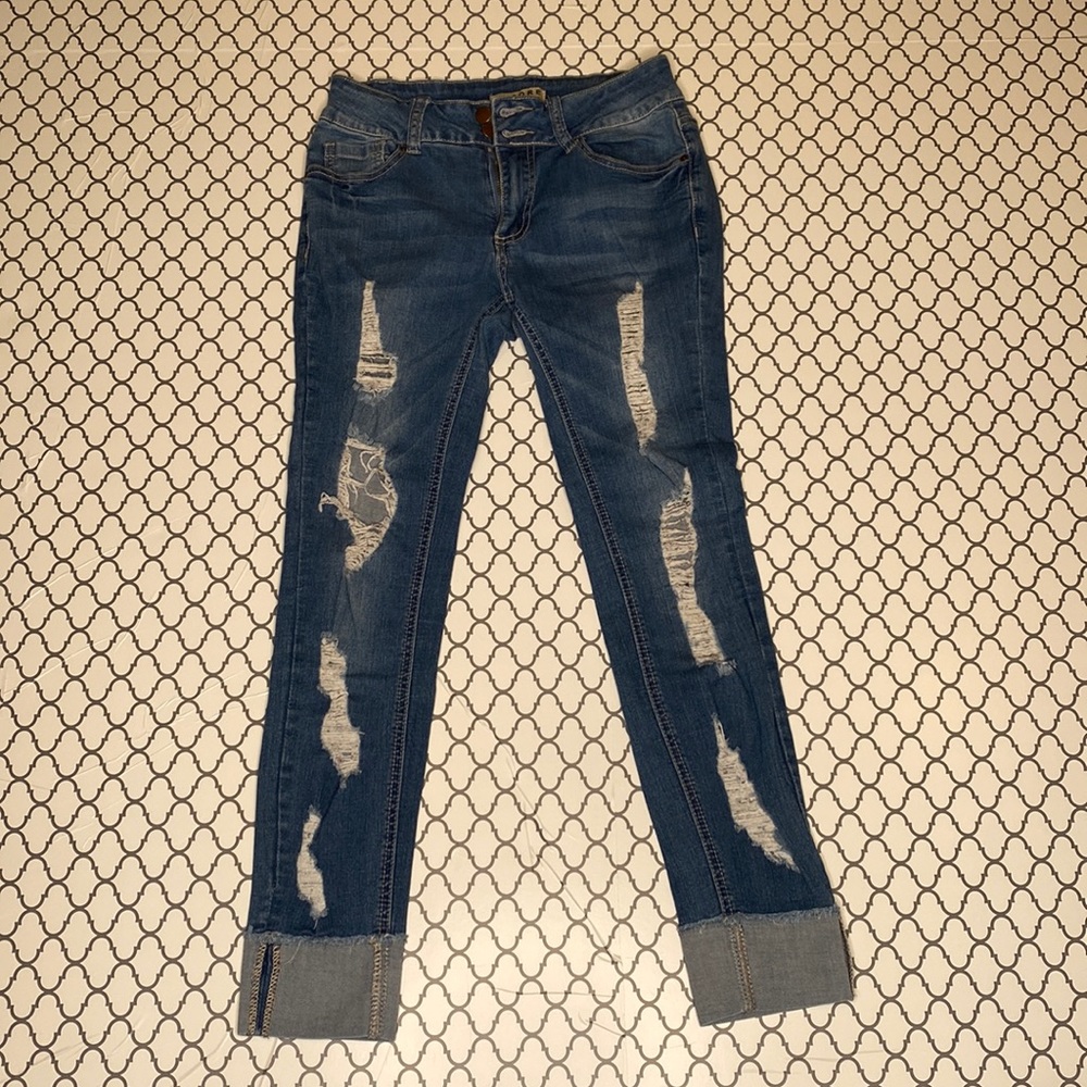 Distressed Capri jeans, size 7 juniors